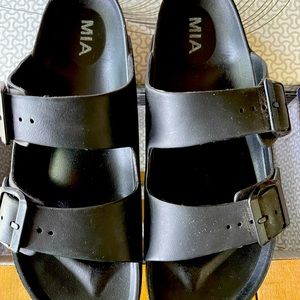 Mia , EVA, size 9/40 Reg Width